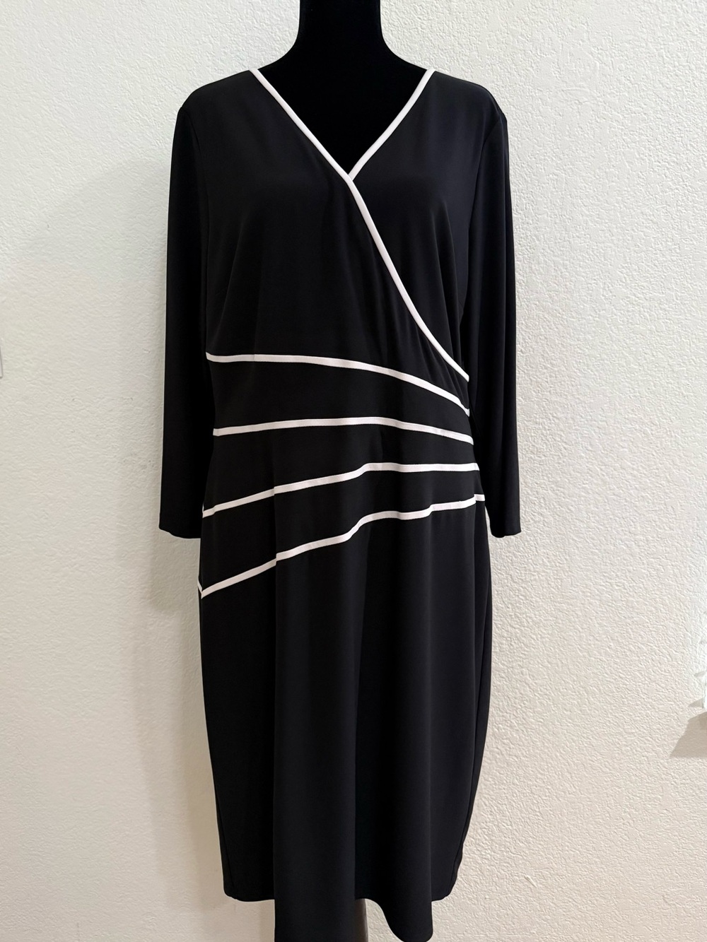 Lauren Ralph Lauren Dress Women’s Black White Faux Wrap Sheath Career Midi